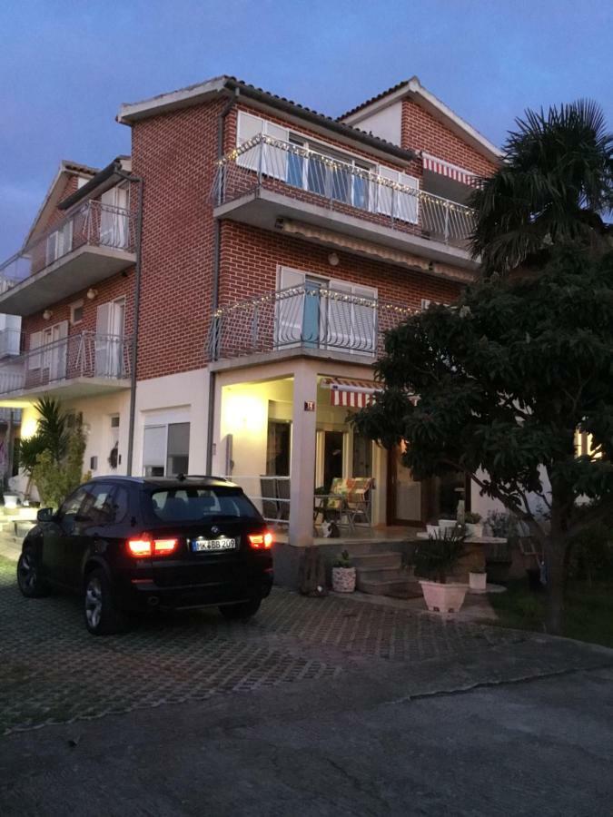 Apartments More Pirovac Bagian luar foto